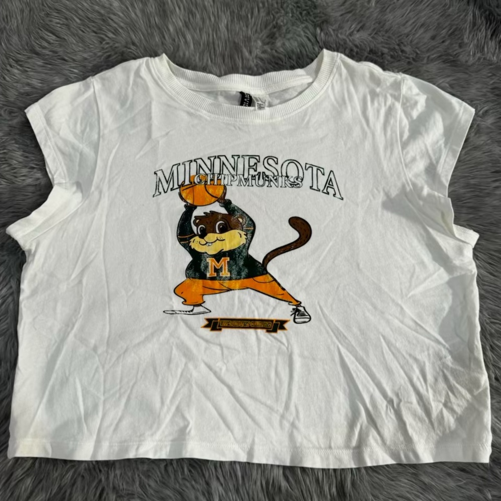Women crop top. Never worn. White
